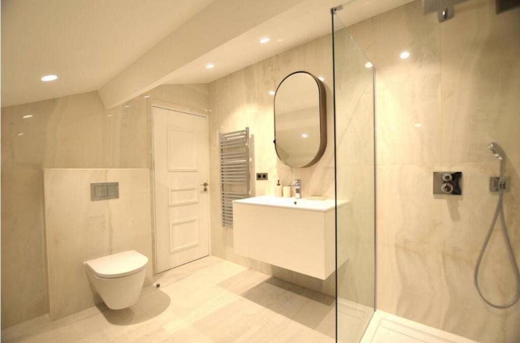 Beautiful 4 Bedrooms, Terrace, Appartement