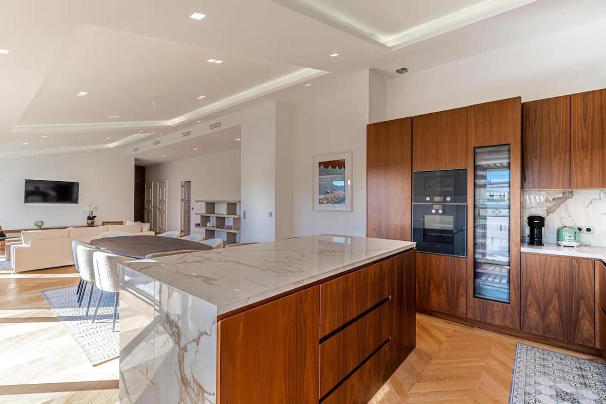 Beautiful 4 Bedrooms, Terrace, Appartement