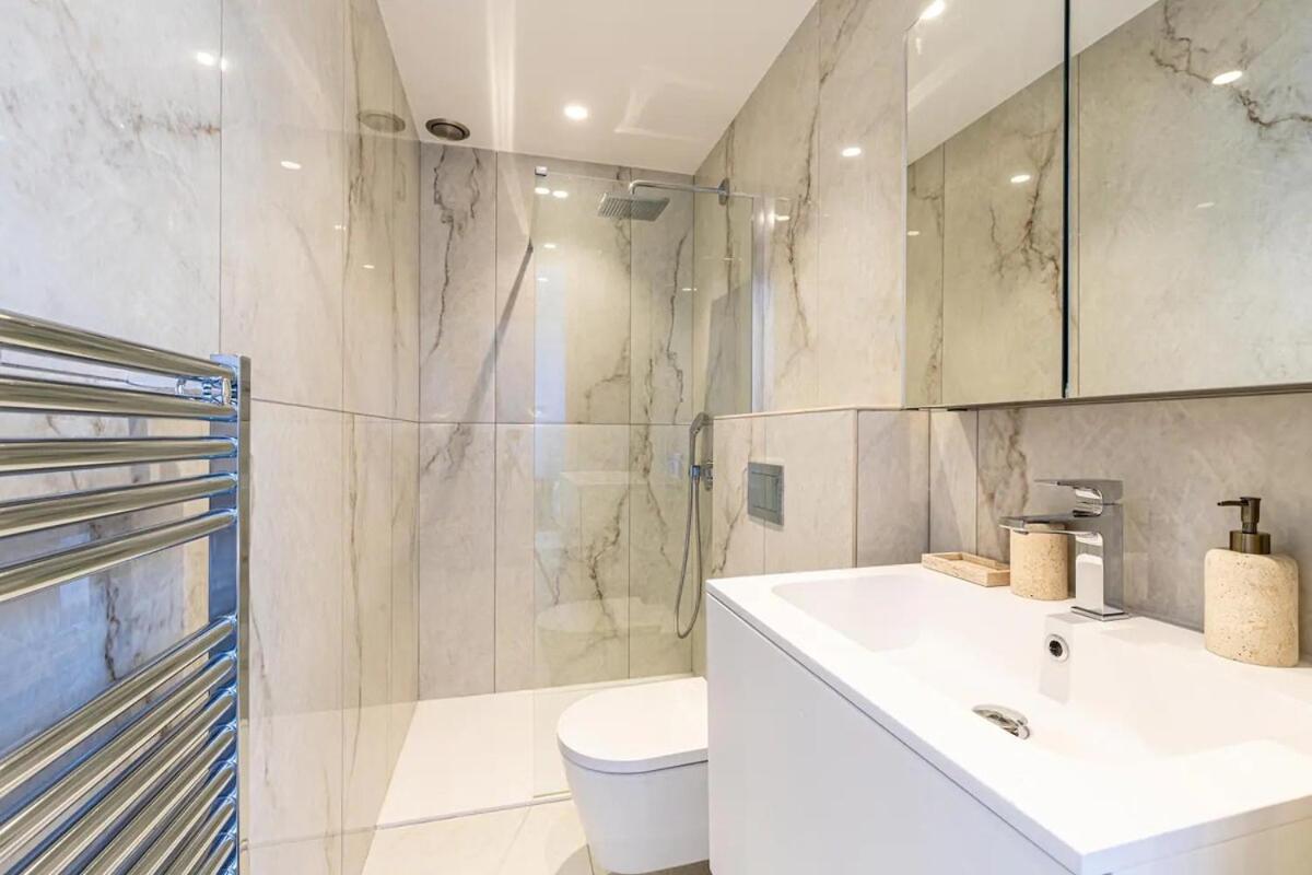 Beautiful 4 Bedrooms, Terrace,