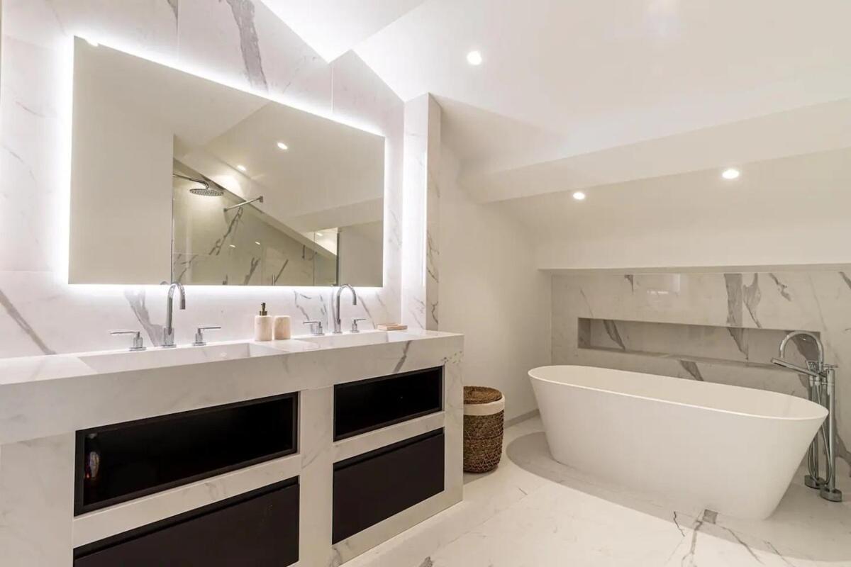 Beautiful 4 Bedrooms, Terrace, Apartment *